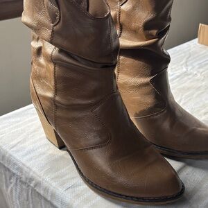 Charles Albert Tan Heeled Boots